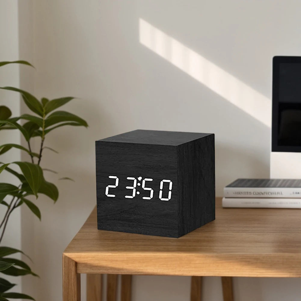 Réveil numérique bois LED température vocal USB piles.