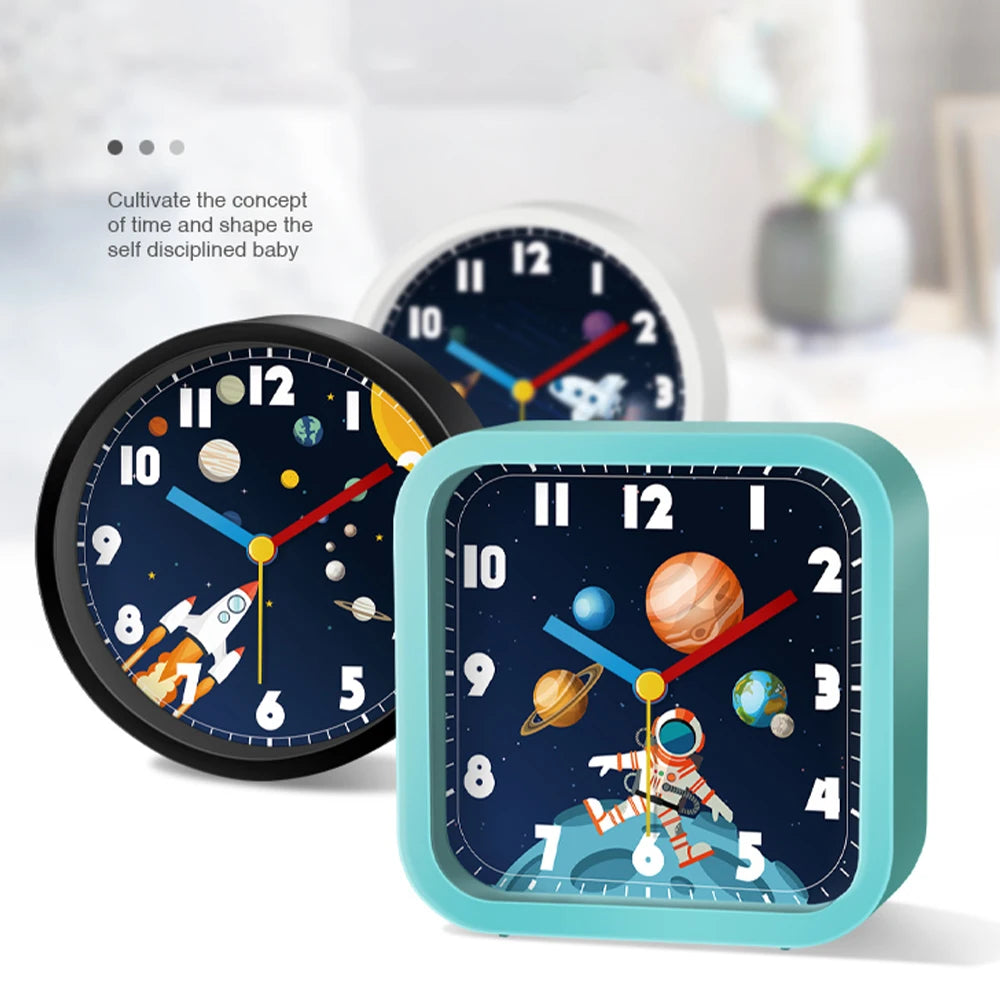 Réveil enfant astronaute silencieux planètes analogique.