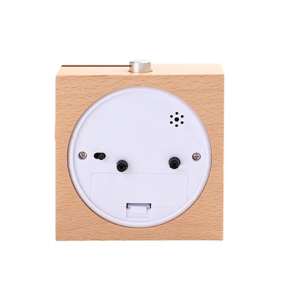Réveil bois carré silencieux lumineux portable.