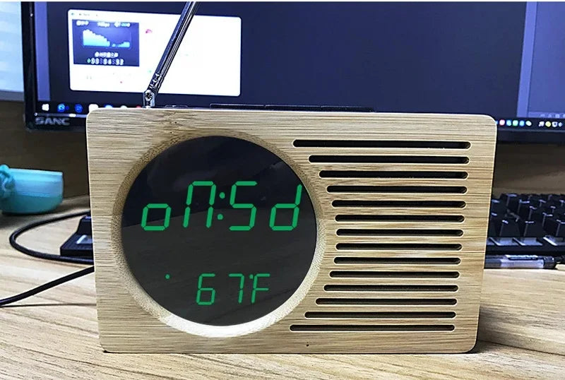 Réveil numérique bois radio FM commande vocale multifonction.